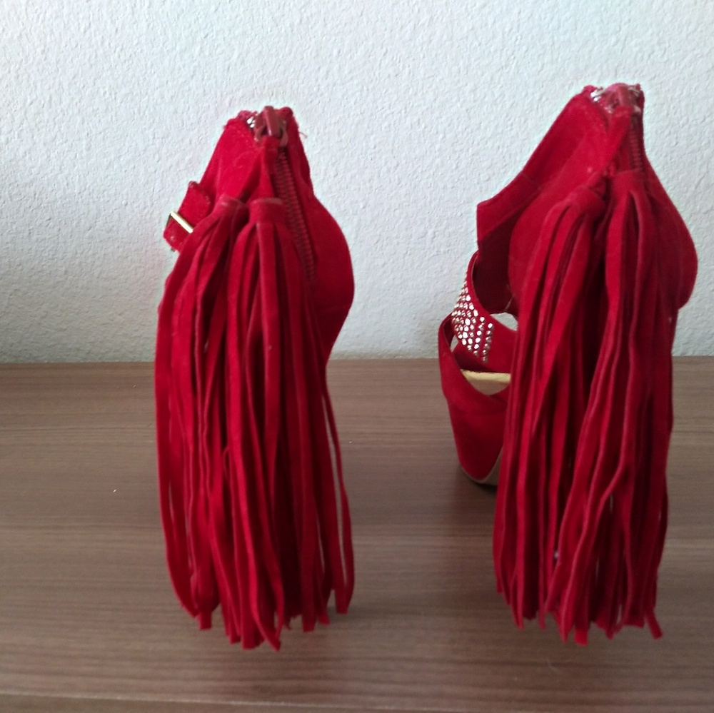 Red tassel platform - Picture 2 of 3